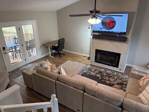 Smart TV, fireplace - Newly renovated Lake House near Lake Lanier & Holiday Marina in Buford, Georgia. (Buford)