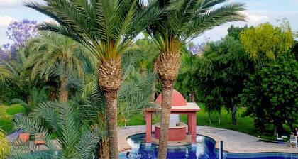 Authentic Moroccan Getaway âą 3 Royal Suites âą Parking âą Heated Pool