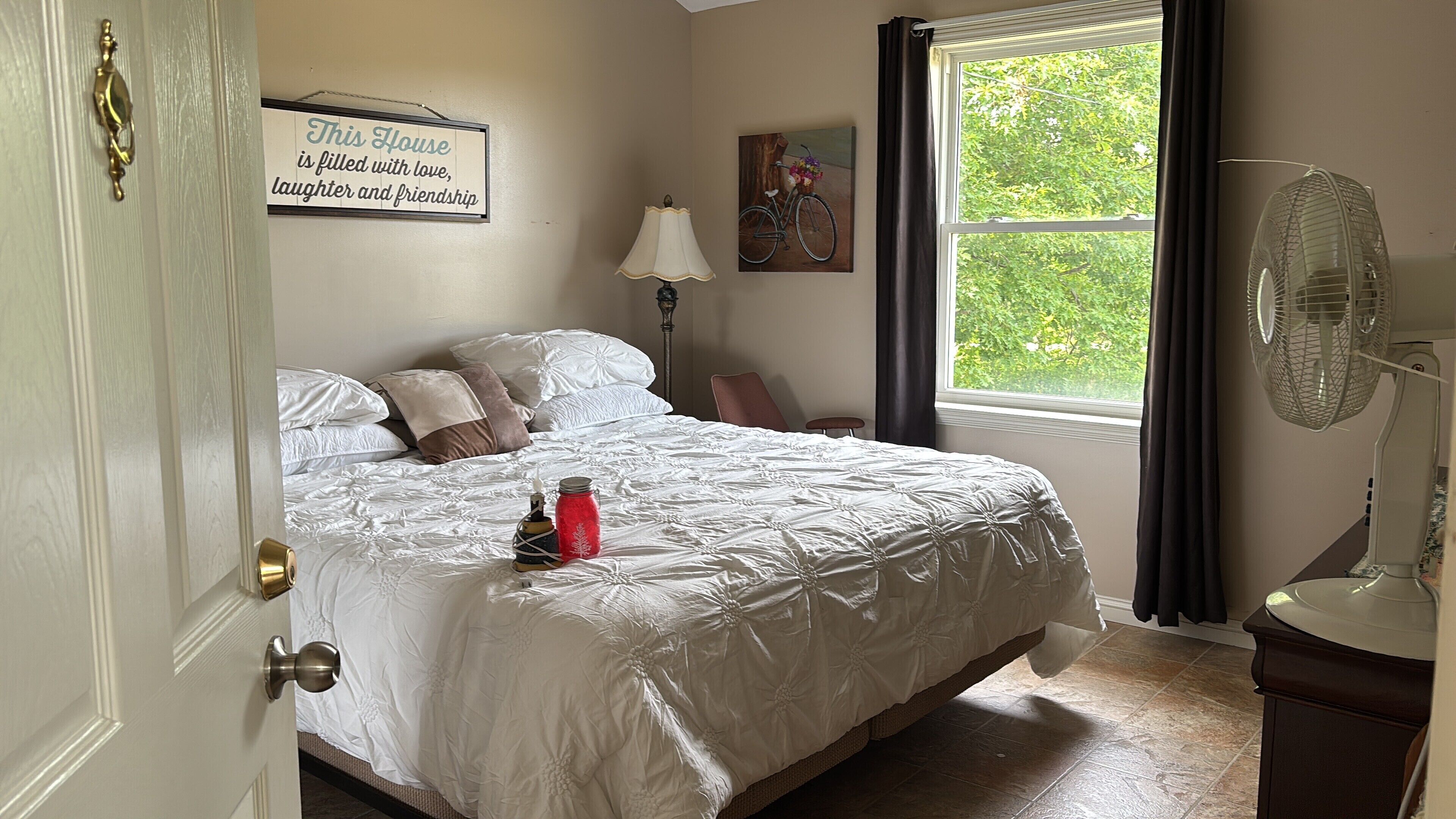 3 habitaciones, wifi gratis, ropa de cama y acceso para silla de ruedas 