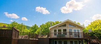 The Highlands Chalet on the Cabot Trail, Modern-Rustic Haven with Sunset Views