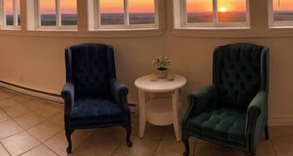The Highlands Chalet on the Cabot Trail, Modern-Rustic Haven with Sunset Views
