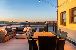 Outdoor dining - Penthouse w Private Terrace and Hot Tub, Parking (East Orange)