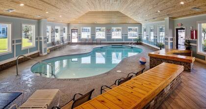 Flippers Pad at Pebble Beach | Pool View·EI Studio