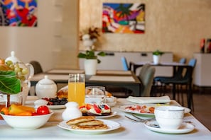 Free daily buffet breakfast  - Relais Villa Caia (Noto)