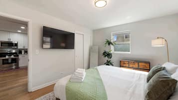 Desk, iron/ironing board, WiFi, bed sheets