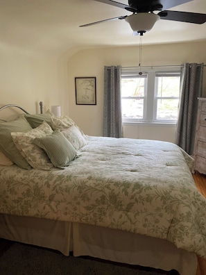 1 bedroom, desk, iron/ironing board, free WiFi - Private, Quiet, 1 BR 1 Bath Chardon Guesthouse w AC (Chardon)