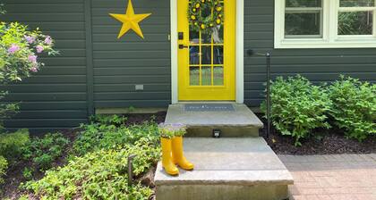 Private, Quiet, 1 BR 1 Bath Chardon Guesthouse w AC