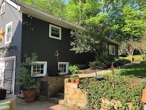 Exterior - Private, Quiet, 1 BR 1 Bath Chardon Guesthouse w AC (Chardon)