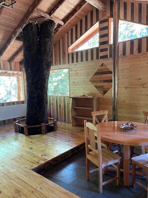 家庭小屋, 河景 | 用餐區