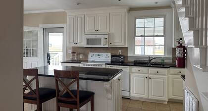 Sawyer's Legacy BNB, Historic 1875 farmhouse on a quiet Hyde County farm.