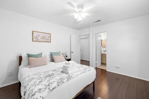 Desk, iron/ironing board, WiFi, bed sheets - Private Getaway Near Medical Center & River Walk! (San Antonio)