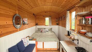 1 bedroom, bed sheets