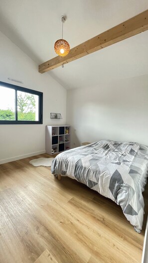 Bügeleisen/Bügelbrett, kostenloses WLAN, Bettwäsche