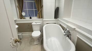 Superior Double Room | Bathroom