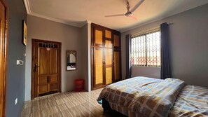 Room - FranGee Mountain Cool Breeze/24hr solar backup/familyapartment (Accra)