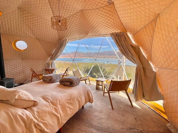 WiFi, bed sheets