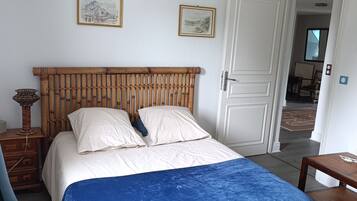 1 Schlafzimmer, BĂŒgeleisen/BĂŒgelbrett, WLAN, BettwĂ€sche