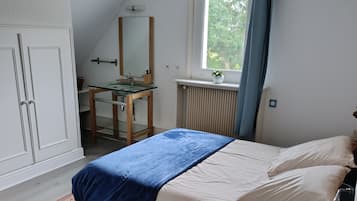 1 Schlafzimmer, BĂŒgeleisen/BĂŒgelbrett, WLAN, BettwĂ€sche