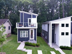 Exterior - Private Balcony | 9 Min to Duke | 8 to Downtown (Durham)