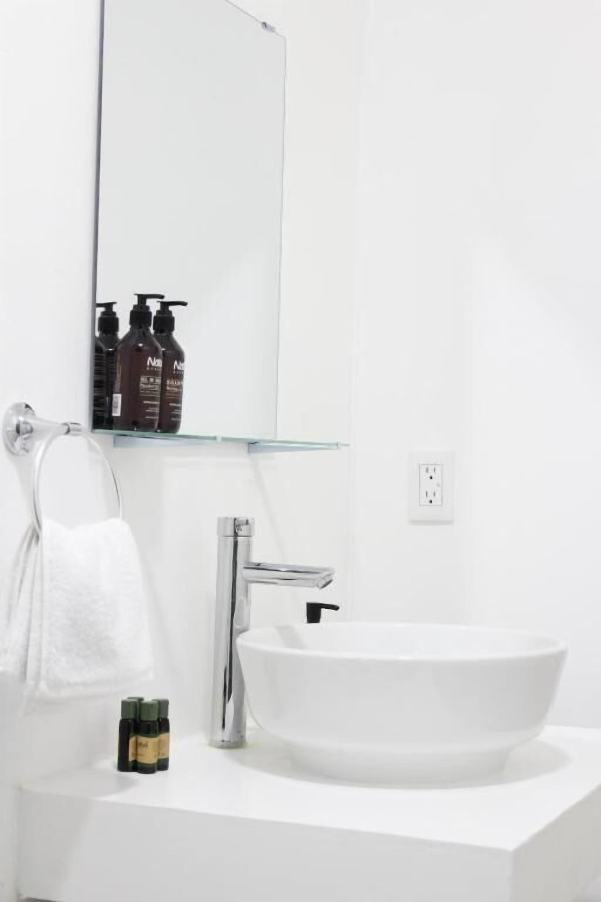 Habitación doble Confort, vista al jardín | Baño