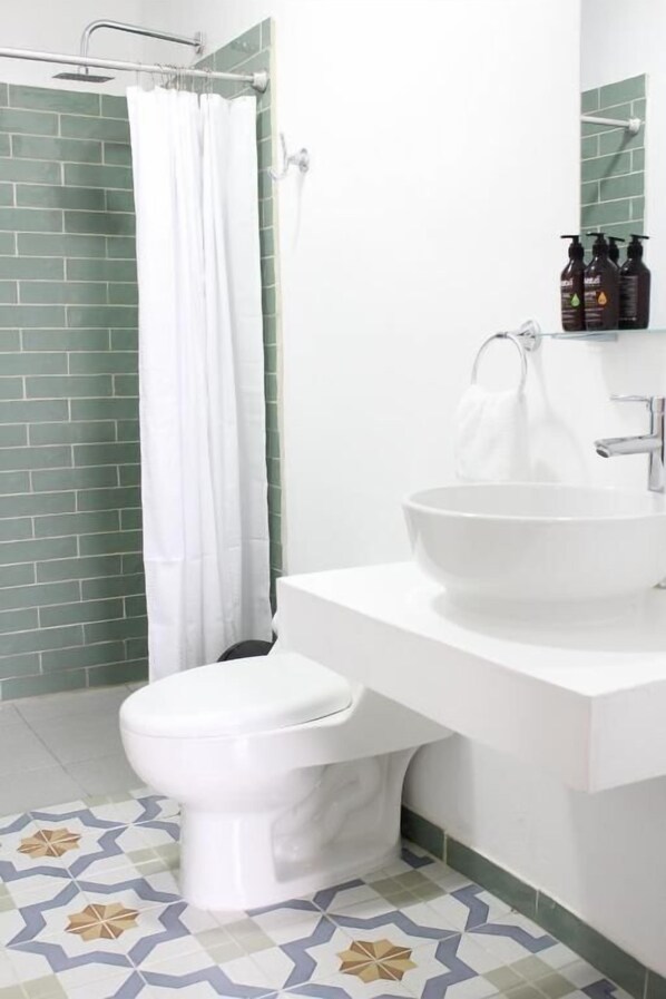 Comfort Double Room, Garden View | Bathroom