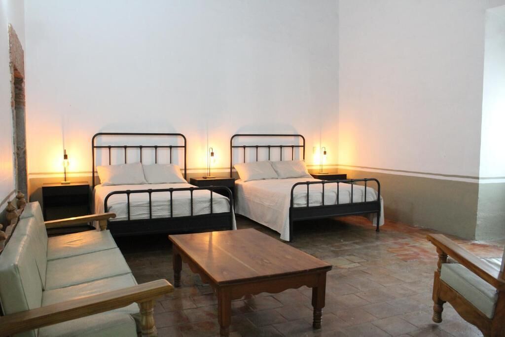 Habitación doble Confort, vista al jardín | Tabla de planchar con plancha y wifi gratis 
