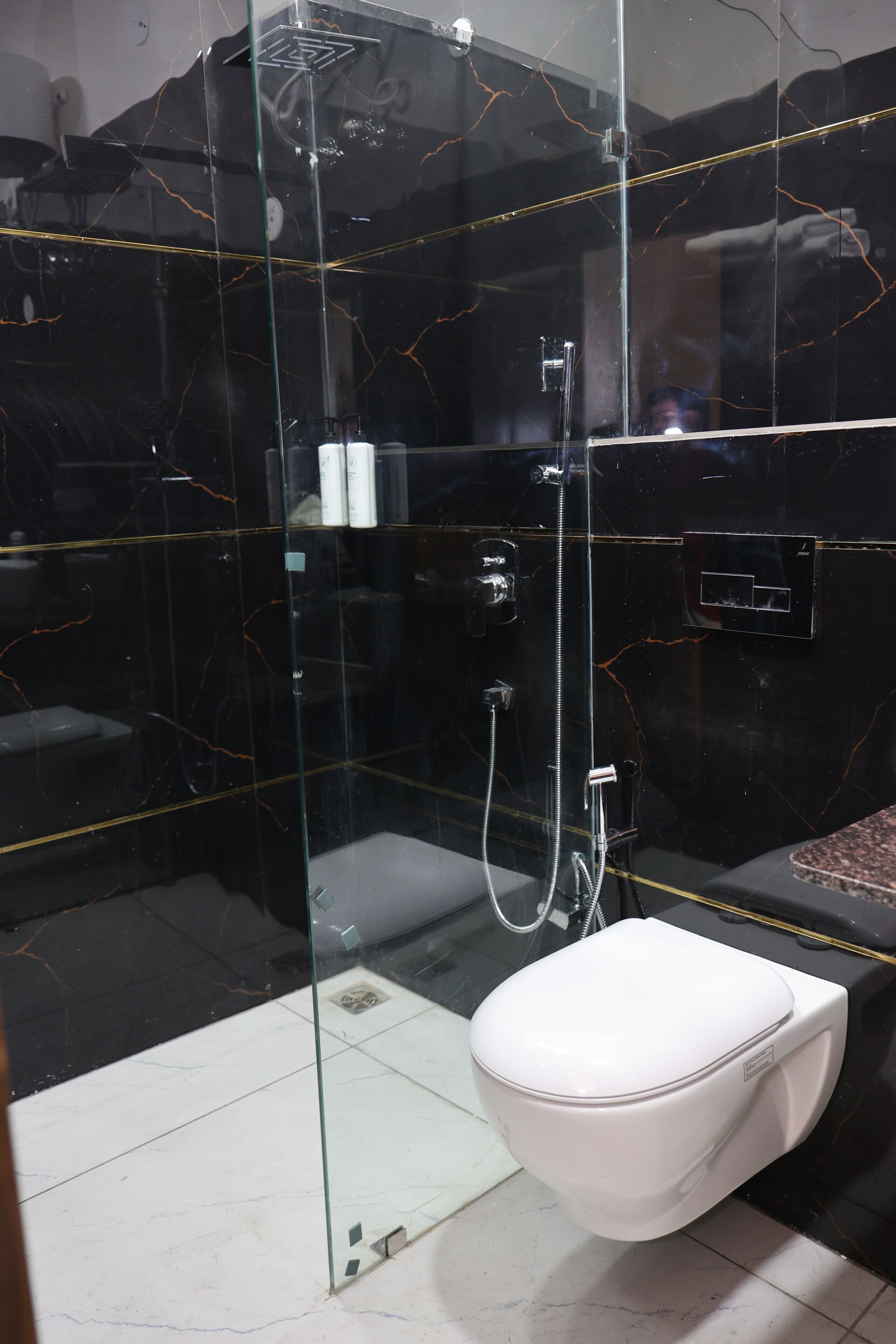 Executive Room | Bathroom | Shower, free toiletries, towels, soap