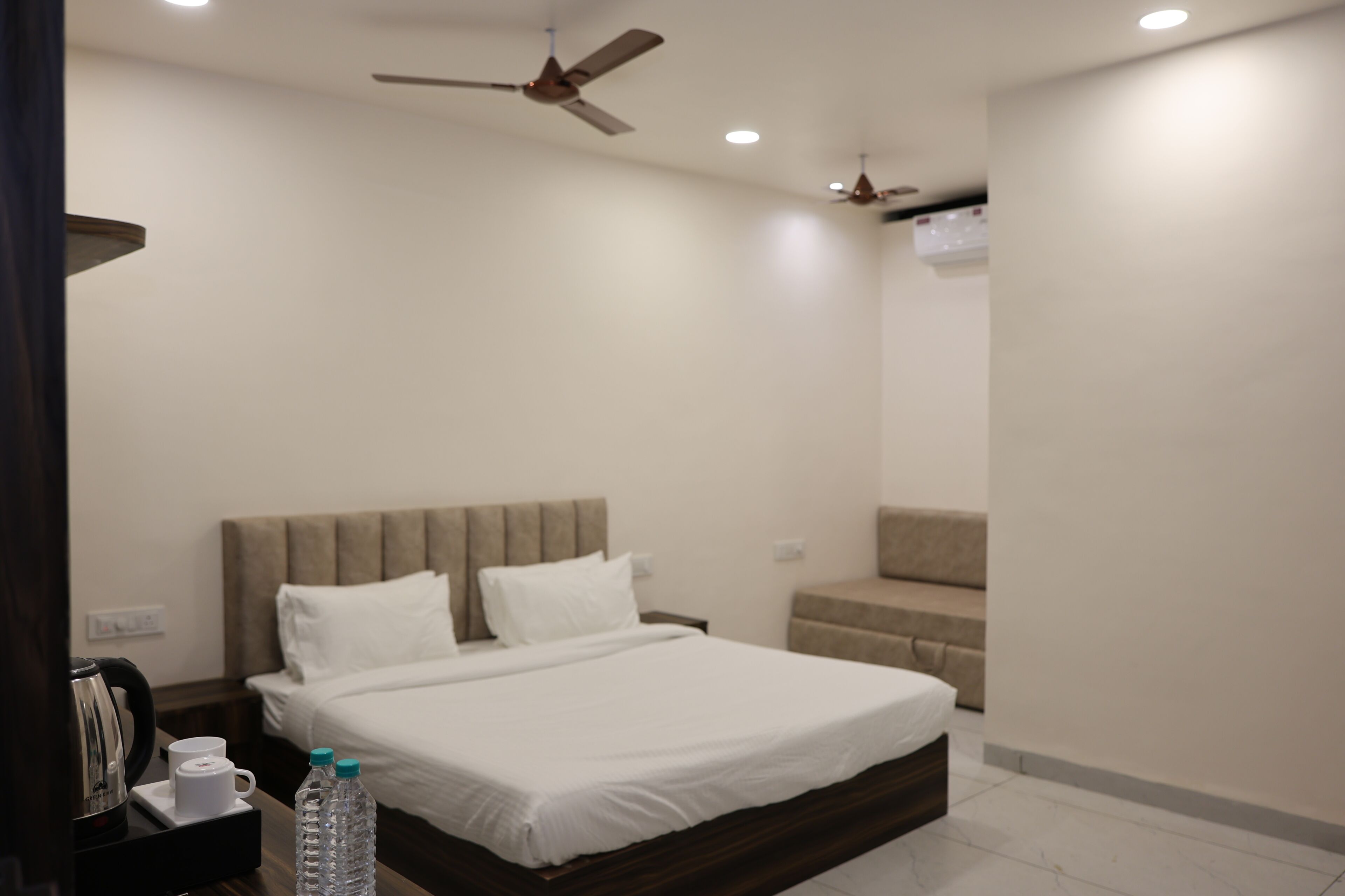 Grand Suite | Desk, laptop workspace, free WiFi