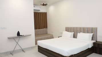 Junior Suite | Desk, laptop workspace, free WiFi