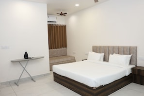 Junior Suite | Desk, laptop workspace, free WiFi - Manjushree Hotel & Resort (Ujjain)