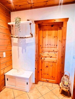 Interior - Vacation home/ wooden house on the lake in Papenburg for rent (pet friendly) (Papenburg)