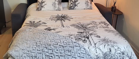 1 chambre, bureau, Wi-Fi gratuit, draps fournis