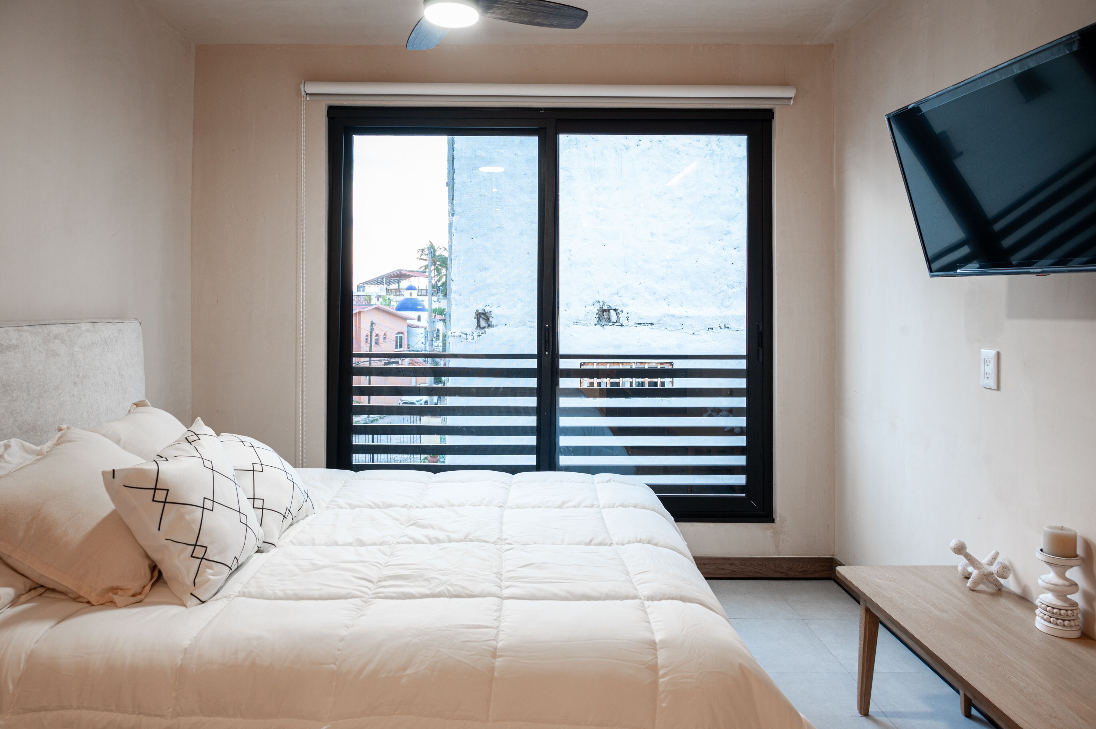 Ferros/tábuas de passar roupa, acesso à internet, roupa de cama