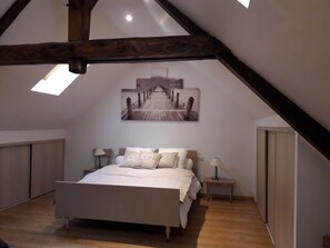 2 bedrooms, iron/ironing board, travel cot, free WiFi