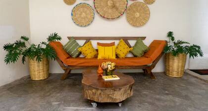 Apartment featuring Oaxacan art for two people, with parking