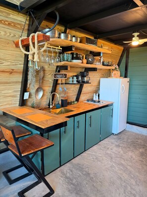 Cabin, 3 Bedrooms, Accessible, Balcony | Private kitchen