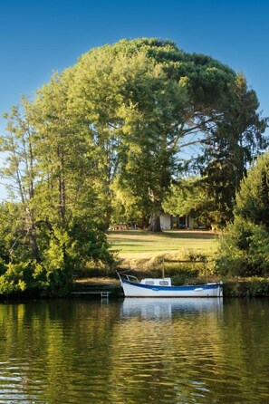 Miscellaneous - À l'ombre du grand pin - Bed and breakfast on the banks of the Lot and artist's studio! (Saint-Sylvestre-sur-Lot)