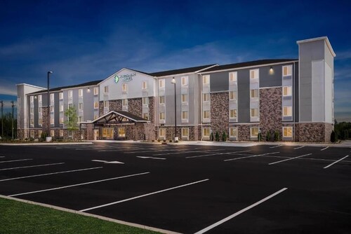 Your Next Memorable Getaway Starts Here! 3 Units, Pets Are Welcome, Free Parking