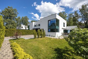 Exterior - Magnolia 4-Bedroom House with Indoor Pool & Sauna (Tallinn)