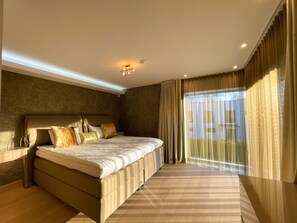Desk, iron/ironing board, free WiFi, bed sheets - Magnolia 4-Bedroom House with Indoor Pool & Sauna (Tallinn)