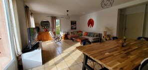 Living area - Vrbo Property (Lambesc)
