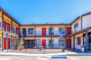 Exterior - Avenida VIctorville by Aurelia (Victorville)