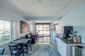 Dining - Avenida VIctorville by Aurelia (Victorville)