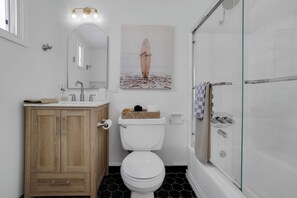 Bathroom - Beachside 1BR Escape-King Bed +Full Kitchen (Manhattan Beach)