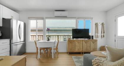 Beachside 1BR Escape-King Bed +Full Kitchen