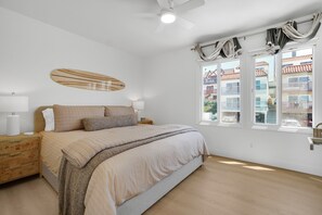 Room - Beachside 1BR Escape-King Bed +Full Kitchen (Manhattan Beach)