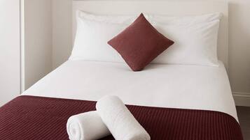 Desk, iron/ironing board, WiFi, bed sheets