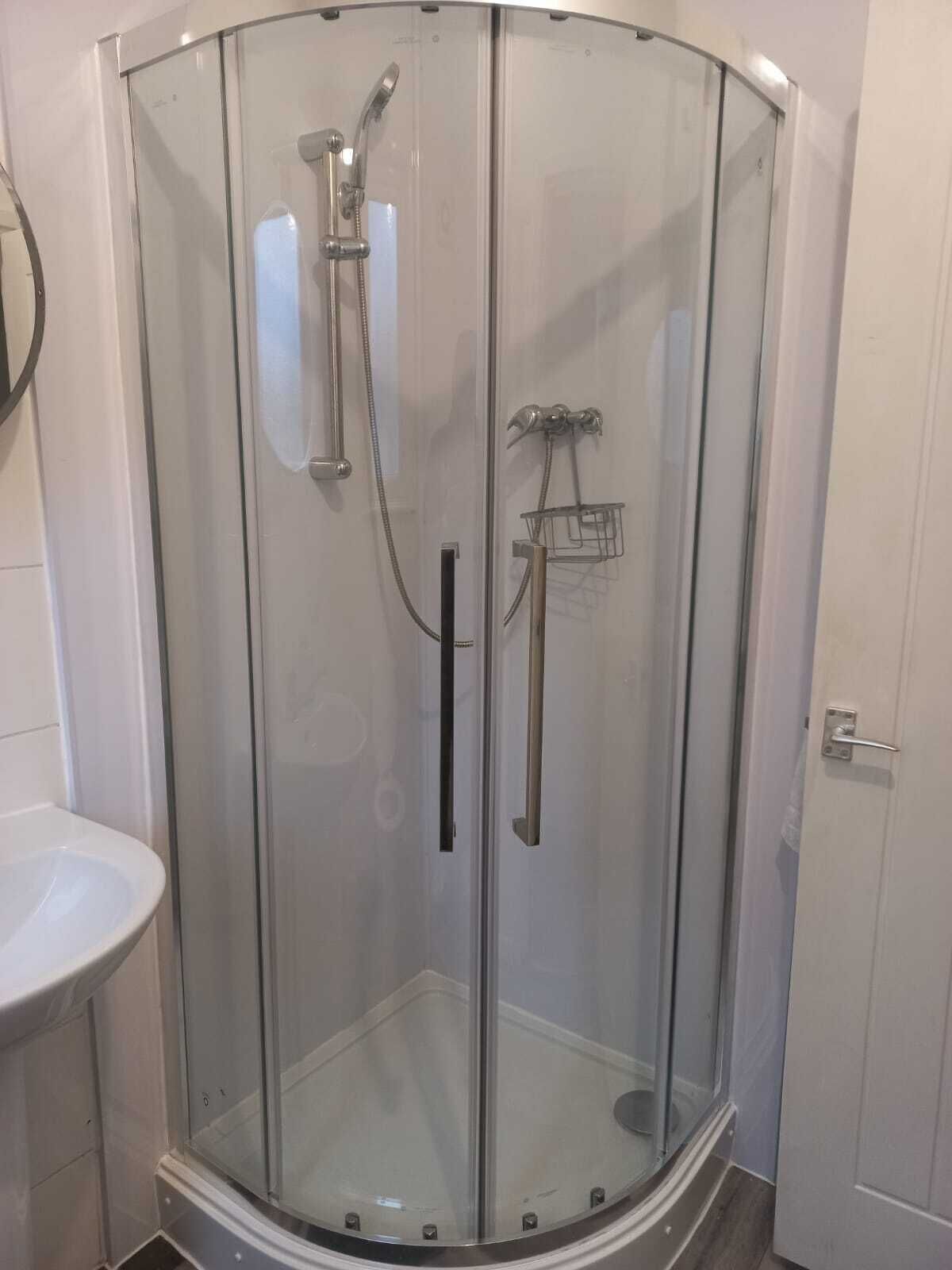 Shower, towels