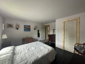 3 makuuhuonetta, silitysrauta/-lauta, ilmainen Wi-Fi, vuodevaatteet