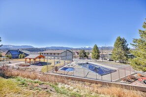 Pool - 2bed 2bath Retreat-Cozy Fraser Condo Near Winter Park, Trails & Adventure (Fraser)